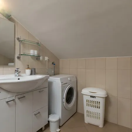 아파트먼트 보지카 *